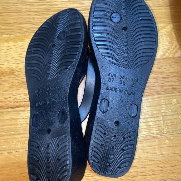 Ardene Flipflops - Picture 3 of 8